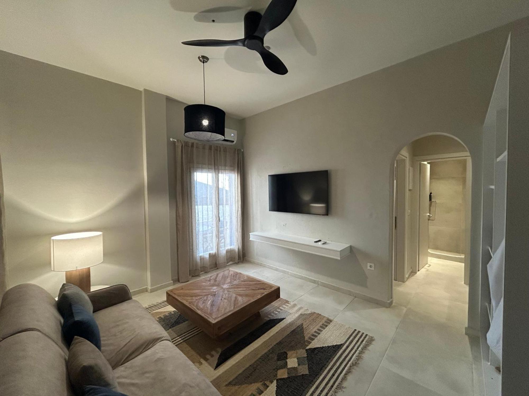 The Noverian Bios Santorini Boutique Hotel Fira  Rum bild