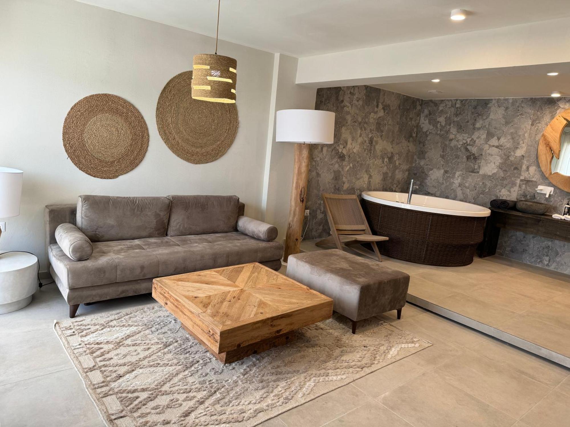 The Noverian Bios Santorini Boutique Hotel Fira  Rum bild