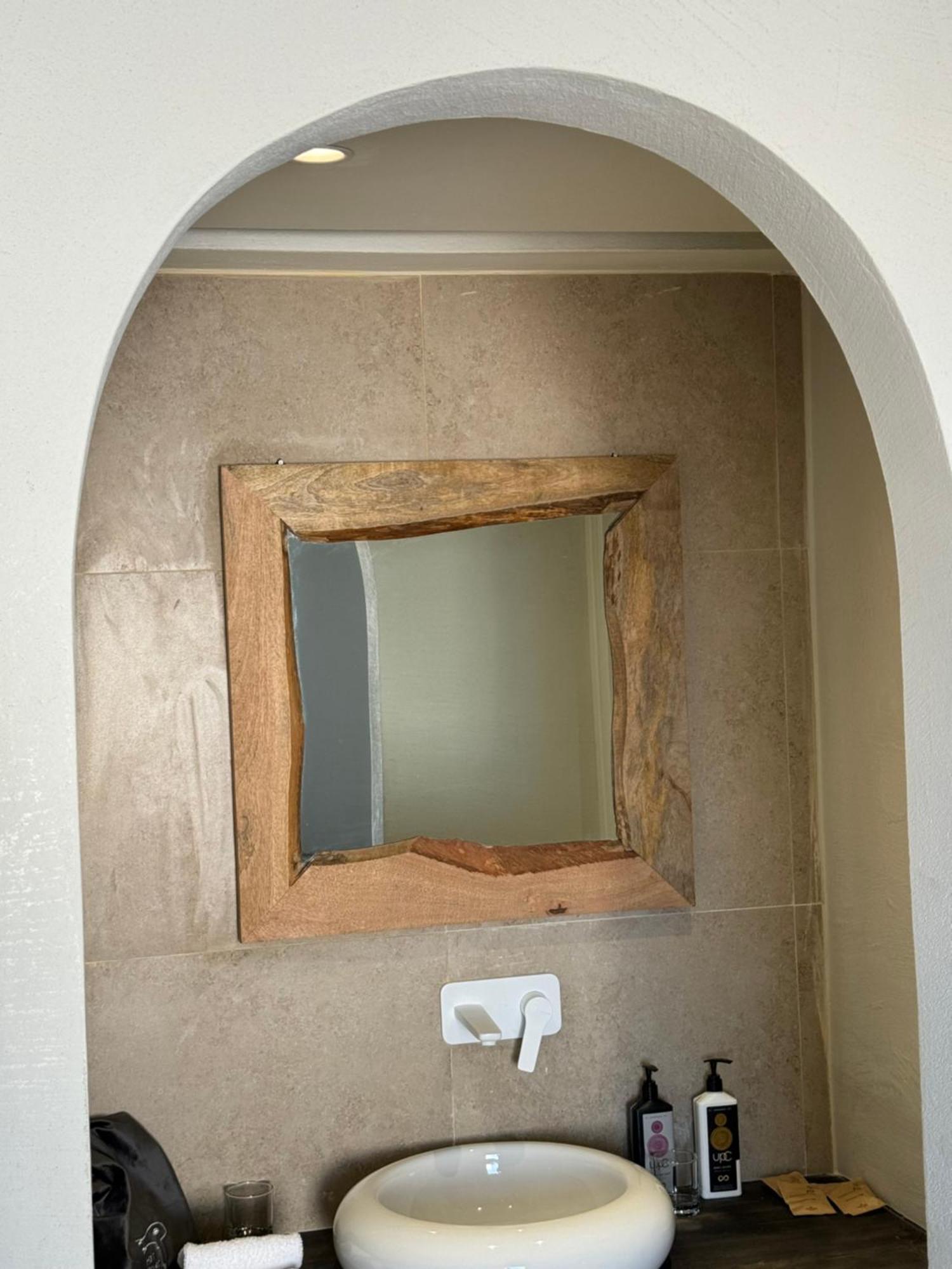 The Noverian Bios Santorini Boutique Hotel Fira  Rum bild
