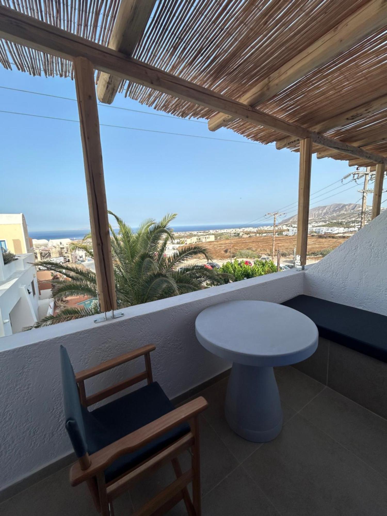 The Noverian Bios Santorini Boutique Hotel Fira  Rum bild