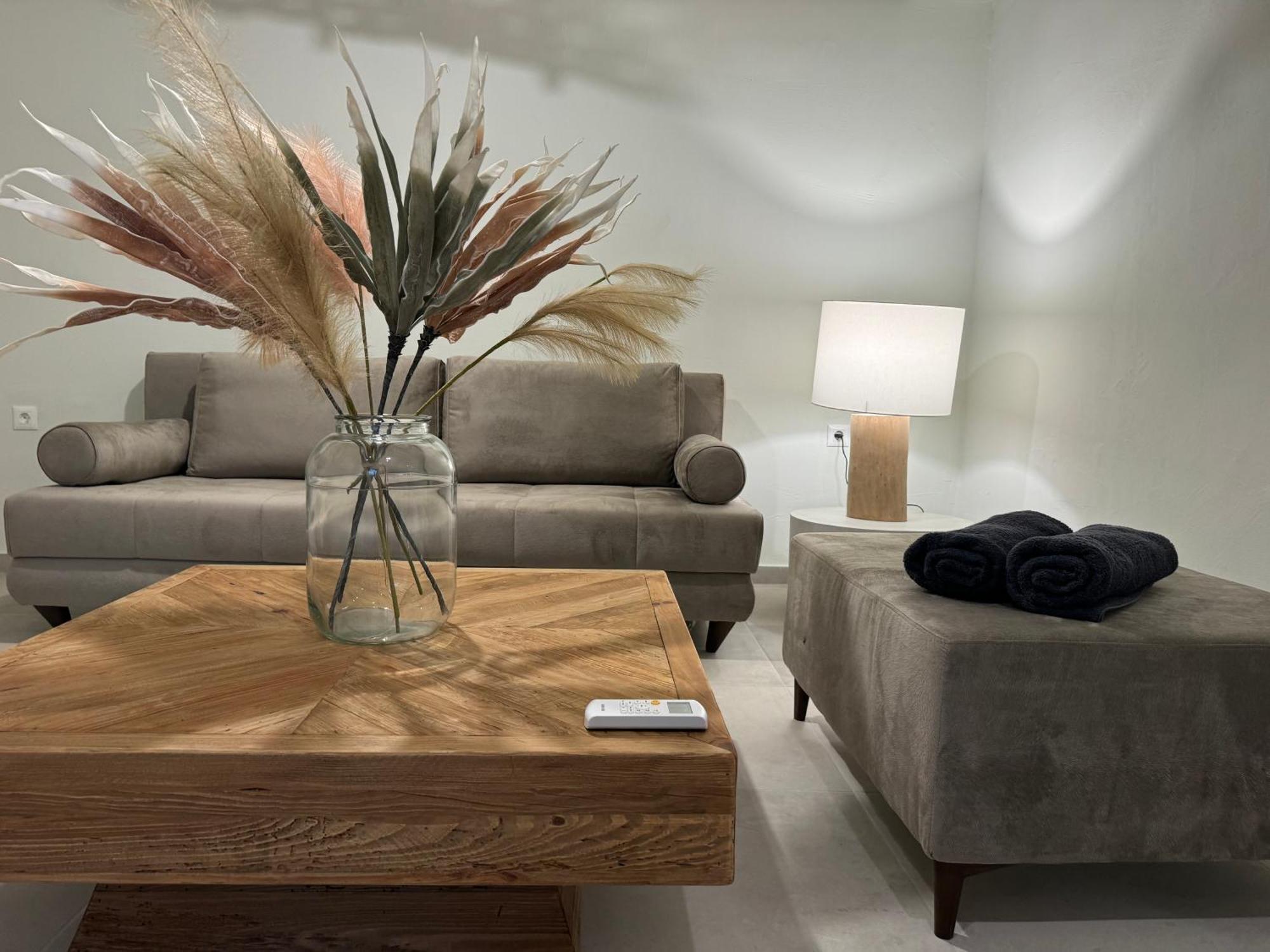 The Noverian Bios Santorini Boutique Hotel Fira  Rum bild