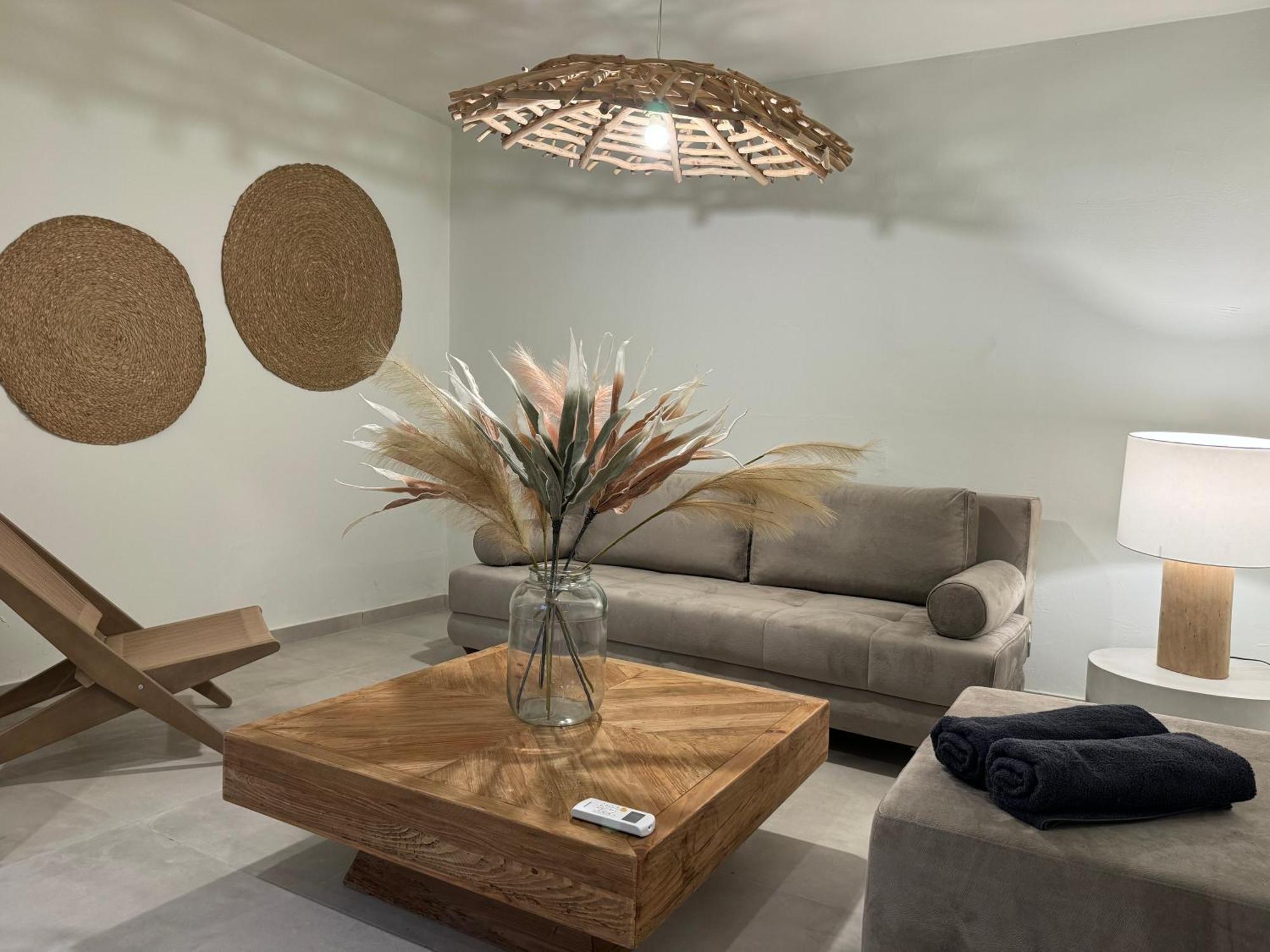 The Noverian Bios Santorini Boutique Hotel Fira  Rum bild